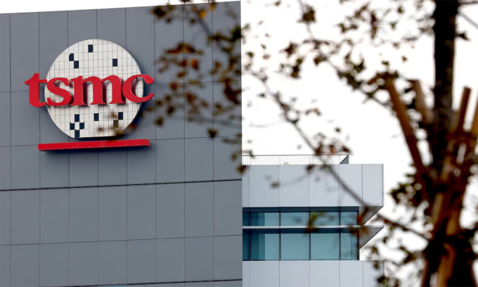 Logo TSMC tại một cơ sở nghiên cứu của hãng ở Đài Loan. Ảnh: Reuters